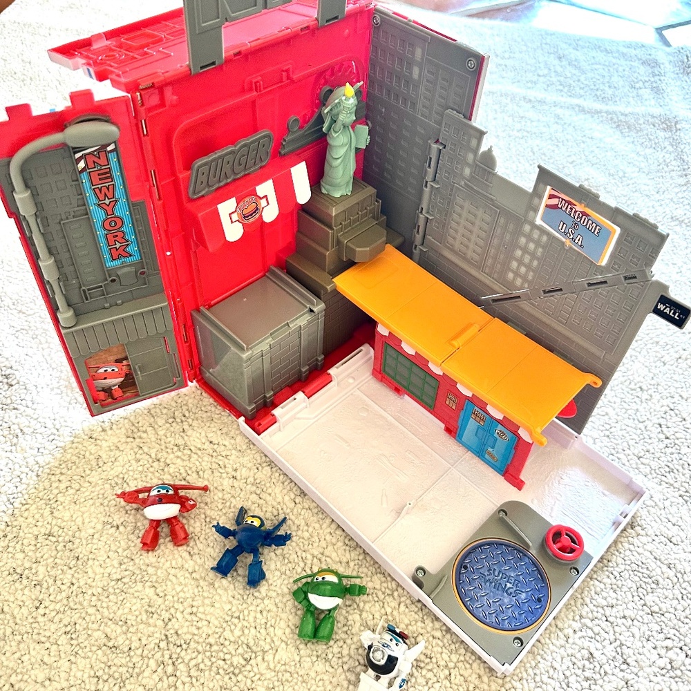 Super Wings NYC Playset